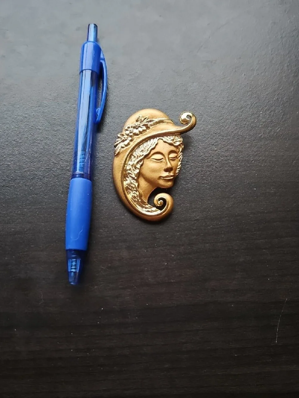 N/A decorative brooch